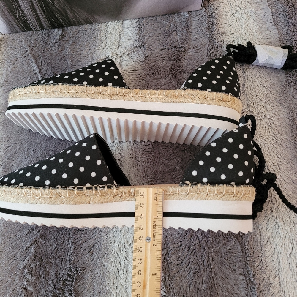 J LO Jennifer Lopez Slip on NWT - Picture 4 of 6